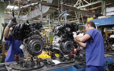 La producción industrial cortó la racha de caídas mensuales, pero bajó en la comparación interanual